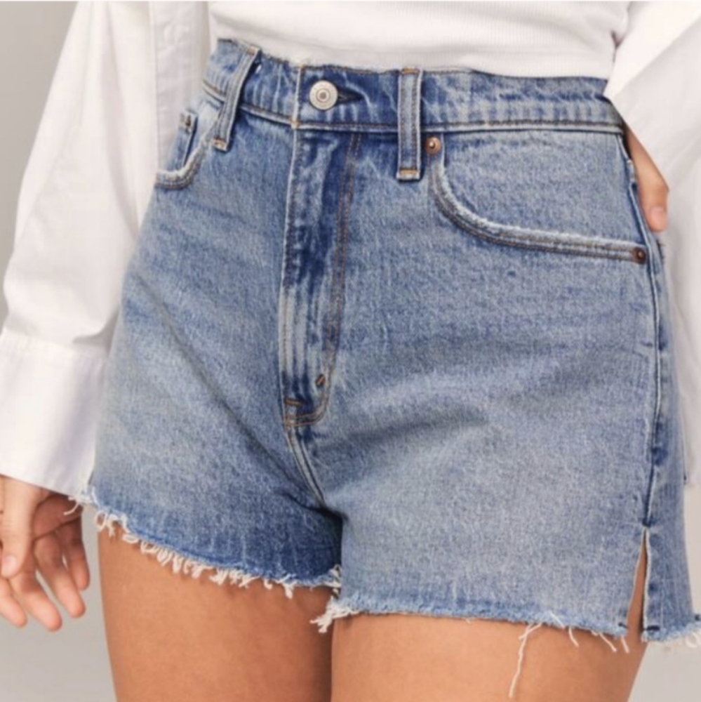 NWT Abercrombie Curve Love The Mom Short